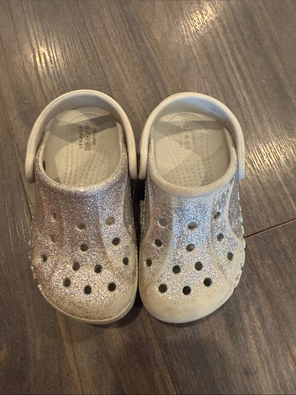 CROCS Kids Glitter Clogs - Silver Glitter size C9 7:21🎶